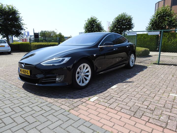 Tesla Model s (2017)