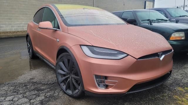 Tesla Model x (2016)