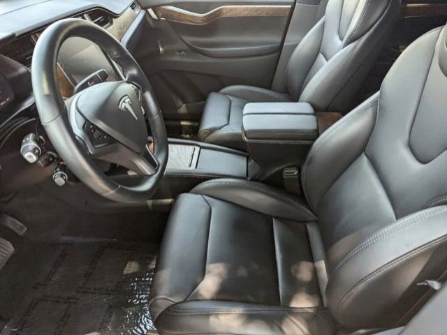 Tesla Model x (2020)