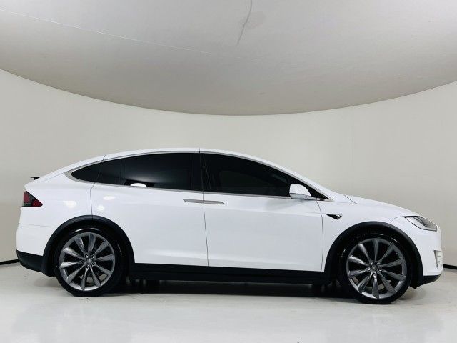 Tesla Model x (2018)