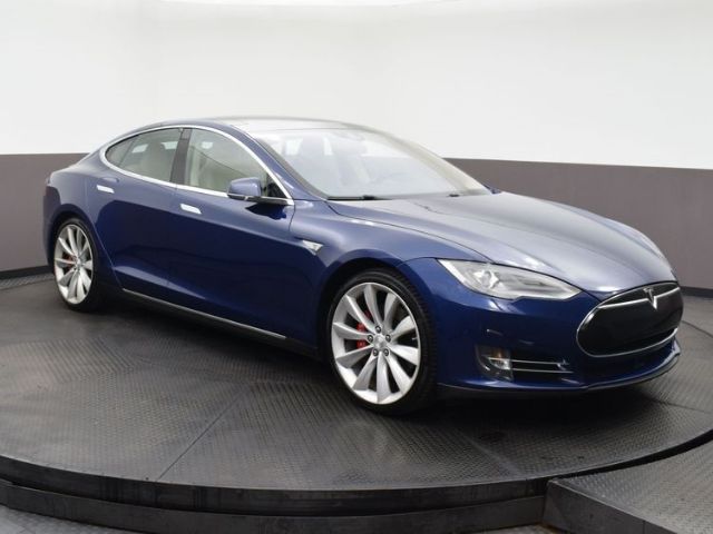 Tesla Model s (2015)