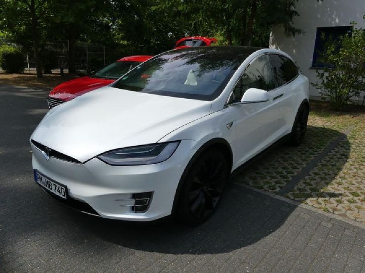 Tesla Model x (2020)