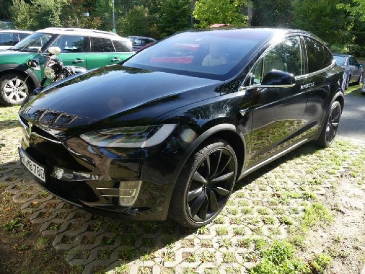 Tesla Model x (2020)