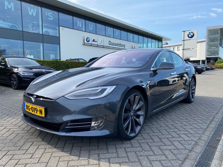 Tesla Model s (2017)