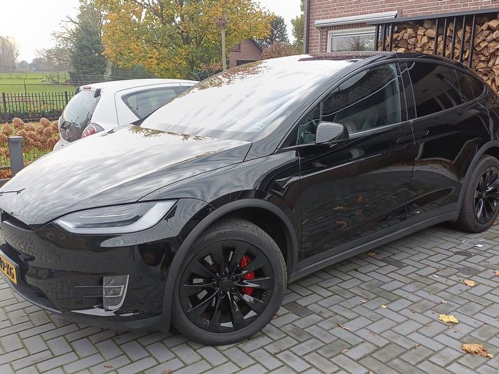Tesla Model x (2019)