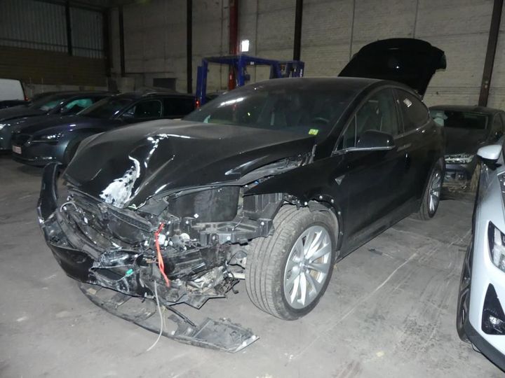 Tesla Model x (2020)