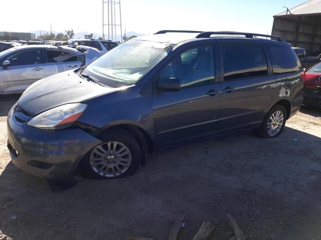 Toyota Sienna le (2010)