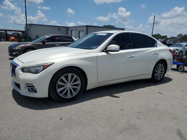 Infiniti Q50 base (2015)