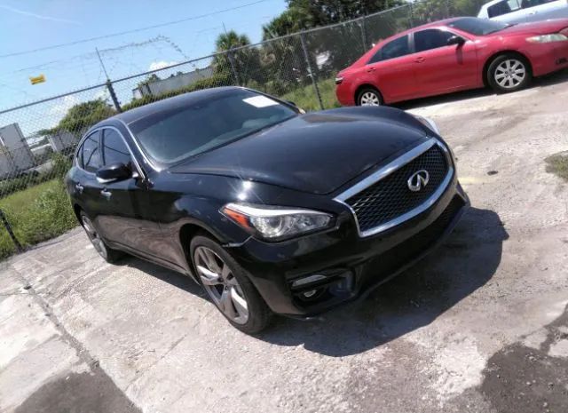 Infiniti Q70 (2015)