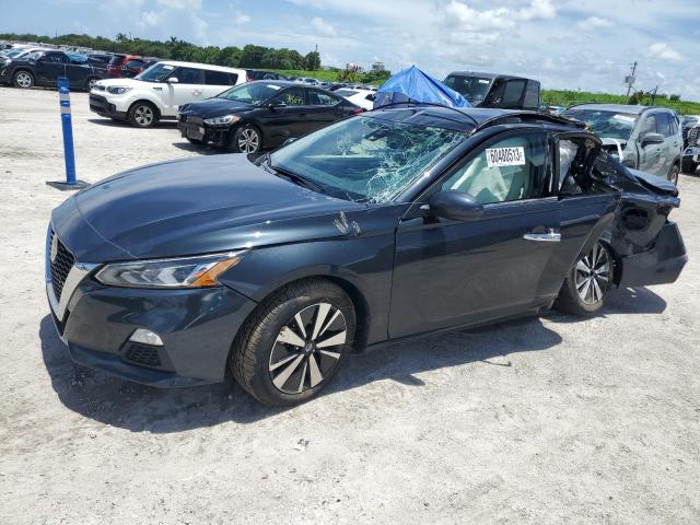 Nissan Altima sv (2022)