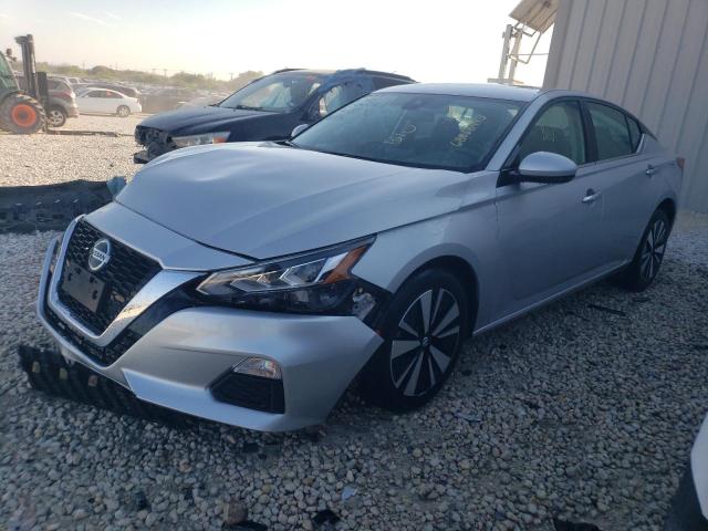 Nissan Altima sv (2022)