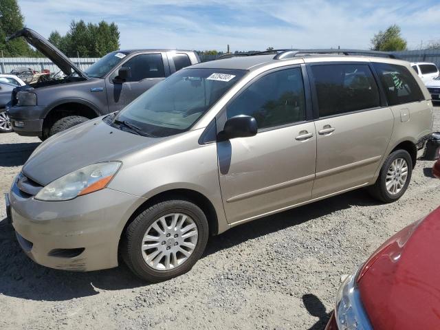 Toyota Sienna le (2010)