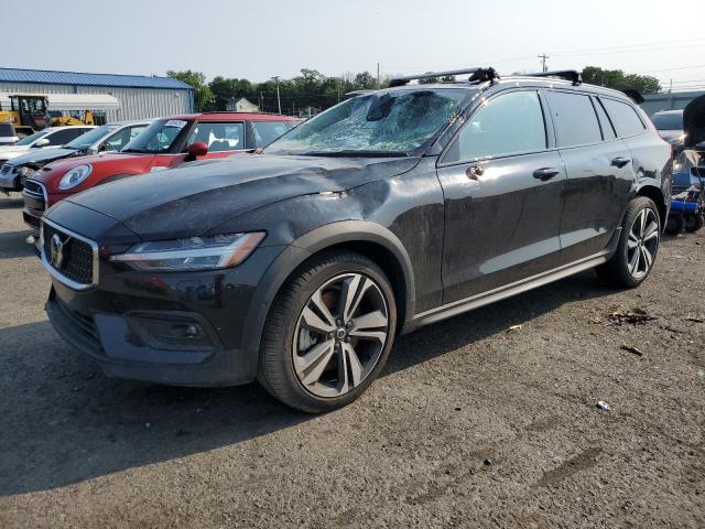 Volvo V60 cross (2023)