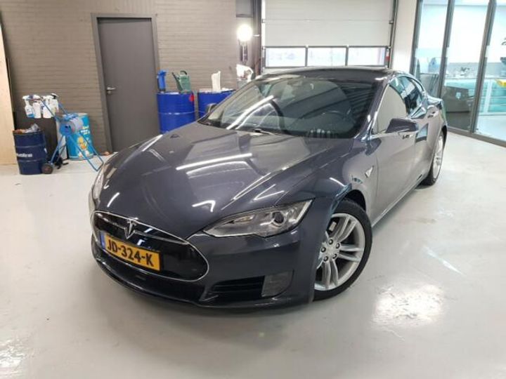 Tesla Model (2016)