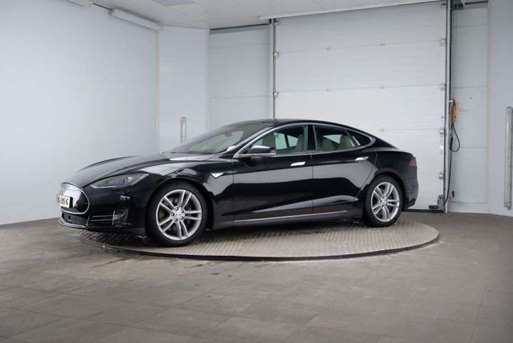 Tesla Model s (2016)