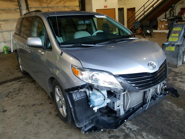 Toyota Sienna le (2012)